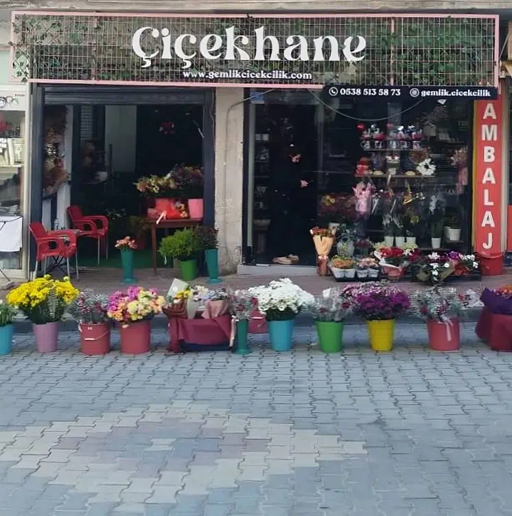 Gemlik’te çiçek siparişi verebileceğiniz mağaza dış cephesi